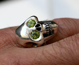 scull ring with peridot