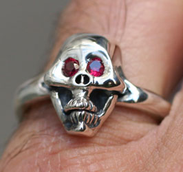 small scull ring with fine ruby eyes