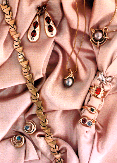 velvet3.gif (192362 bytes)